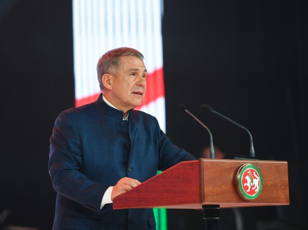 Президент Татарстана поздравил муниципальных служащих с Днем местного самоуправления