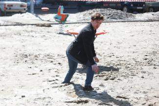 &laquo;Вот такое безобразие сотворили!&raquo;: на детской площадке в казанском дворе людей засасывают &laquo;зыбучие пески&raquo;