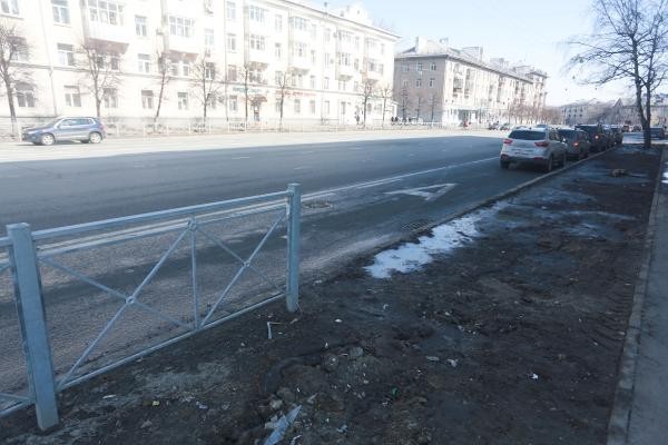 &laquo;Не убрали, а украли&raquo;: куда исчезают заборы с казанских улиц?