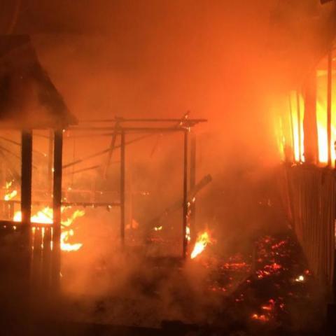 Ночью в Казани вспыхнуло кафе (ФОТО)