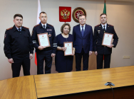 Главный федеральный инспектор по РТ вручил сотрудникам МВД Татарстана Благодарственные письма Полномочного представителя Президента РФ в ПФО