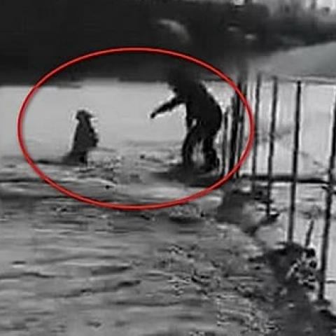 В Башкирии ребёнка смыло разлившейся рекой (ВИДЕО) 