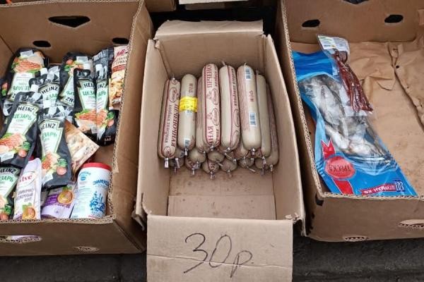 «Потому что есть хочется!»: торговцы просрочкой на «нищем» рынке Казани спасают покупателей от голода «Потому что есть хочется!»: торговцы просрочкой на «нищем» рынке Казани спасают покупателей от голода