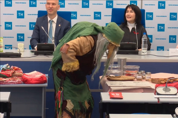 &laquo;И на юга ездить не надо!&raquo;: Татарстан заманивает туристов ананасами и оленьими боями