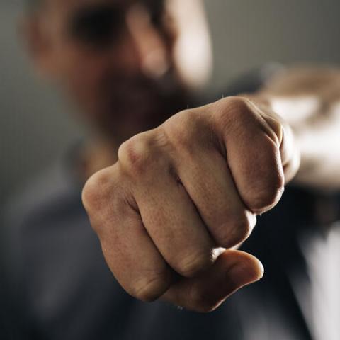 Житель Татарстана убил собутыльника и попросил соседей помочь вынести труп из дома