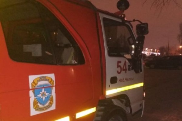 В Нижнекамске из горящей квартиры спасли женщину