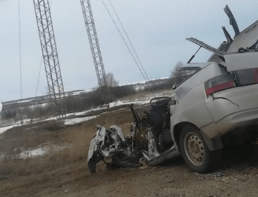 Груда металла: на трассе в Татарстане столкнулись легковушка и грузовик