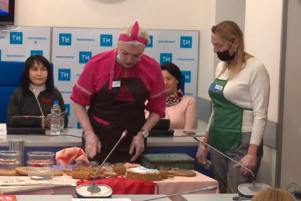 &laquo;И на юга ездить не надо!&raquo;: Татарстан заманивает туристов ананасами и оленьими боями