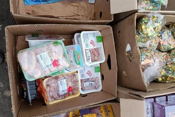 «Потому что есть хочется!»: торговцы просрочкой на «нищем» рынке Казани спасают покупателей от голода «Потому что есть хочется!»: торговцы просрочкой на «нищем» рынке Казани спасают покупателей от голода