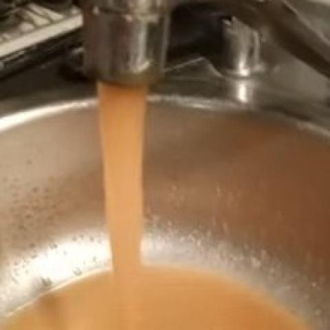 Жители Высокогорского района годами добиваются, чтобы из крана текла чистая вода (ФОТО, ВИДЕО) Жители Высокогорского района годами добиваются, чтобы из крана текла чистая вода (ФОТО, ВИДЕО)