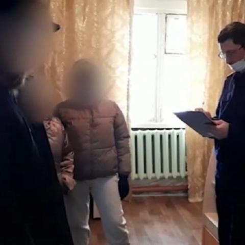 Мужчина в Якутии проводил жену в больницу и зарезал двух маленьких сыновей Мужчина в Якутии проводил жену в больницу и зарезал двух маленьких сыновей