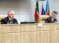 Министр внутренних дел Татарстана Артем Хохорин посетил с рабочей поездкой Набережночелнинский гарнизон полиции Министр внутренних дел Татарстана Артем Хохорин посетил с рабочей поездкой Набережночелнинский гарнизон полиции