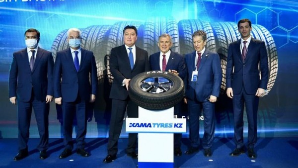 Минниханов заложил капсулу в основание шинного завода в Казахстане