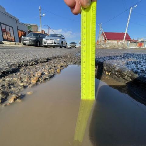 Кто возместит ущерб водителю, если он повредил автомобиль, наехав на яму