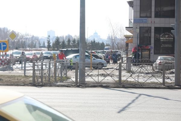 &laquo;Не убрали, а украли&raquo;: куда исчезают заборы с казанских улиц?