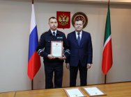 Главный федеральный инспектор по РТ вручил сотрудникам МВД Татарстана Благодарственные письма Полномочного представителя Президента РФ в ПФО