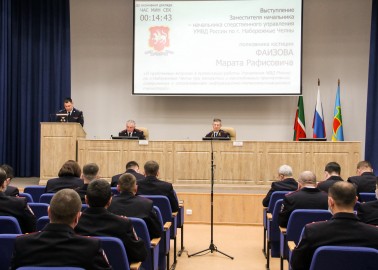 Министр внутренних дел Татарстана Артем Хохорин посетил с рабочей поездкой Набережночелнинский гарнизон полиции Министр внутренних дел Татарстана Артем Хохорин посетил с рабочей поездкой Набережночелнинский гарнизон полиции