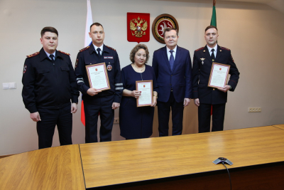 Главный федеральный инспектор по РТ вручил сотрудникам МВД Татарстана Благодарственные письма Полномочного представителя Президента РФ в ПФО