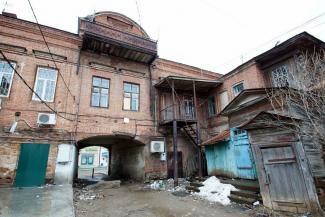 «Чистополь гибнет, а всем наплевать!»: жителям старинного городка в Татарстане стыдно перед туристами «Чистополь гибнет, а всем наплевать!»: жителям старинного городка в Татарстане стыдно перед туристами