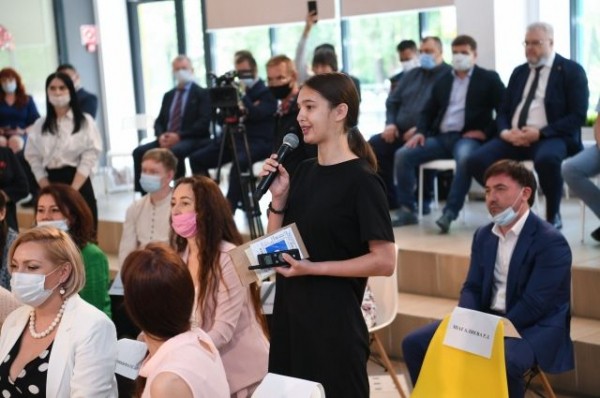 В Татарстане школьница заработала 120 тыс. рублей, выпуская открытки В Татарстане школьница заработала 120 тыс. рублей, выпуская открытки