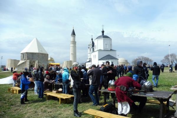 &laquo;Чак-чай&raquo; на Первомай: в Болгаре в честь открытия туристического сезона съели полтонны сладкого лакомства