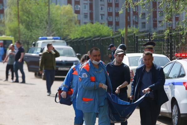 &laquo;Учительница держала дверь, а мы прыгали в окна&raquo;: казанский монстр устроил массовый расстрел в родной школе