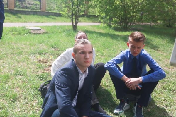 &laquo;Учительница держала дверь, а мы прыгали в окна&raquo;: казанский монстр устроил массовый расстрел в родной школе