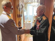 В преддверии празднования Дня Победы глава МВД Татарстана посетил ветерана Великой Отечественной войны