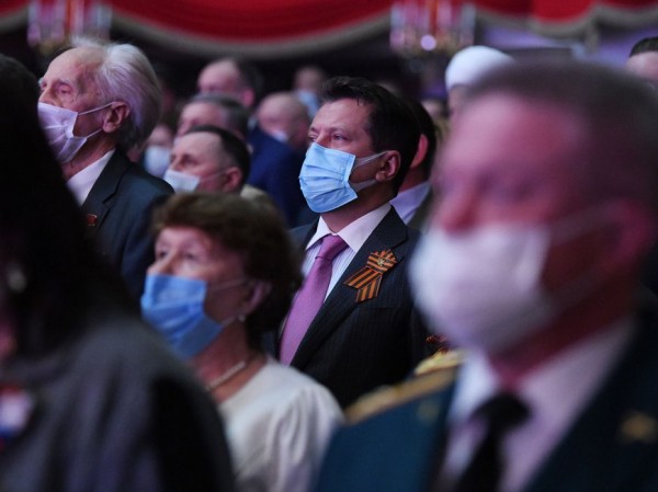 Рустам Минниханов вручил награды погибших участников Великой Отечественной войны их родственникам