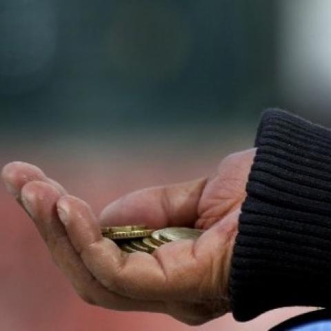 В Набережных Челнах у храма ограбили просящую милостыню пенсионерку