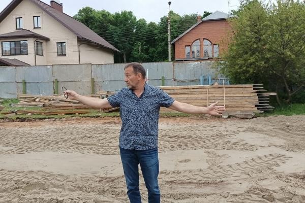 &laquo;Раскурочили на глазах у детей!&raquo;: жители казанского поселка винят в сносе детской площадки &laquo;удащливых&raquo;