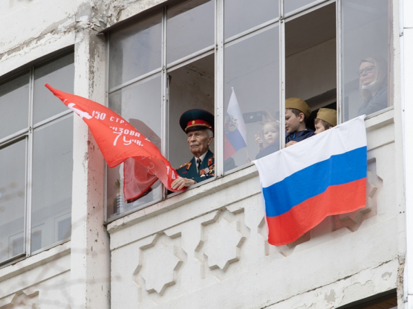 В честь предстоящего Дня Победы по казанским улицам проехалась военная техника В честь предстоящего Дня Победы по казанским улицам проехалась военная техника