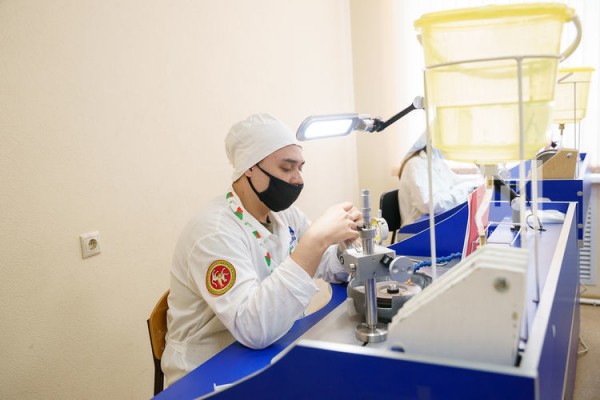 Марат Ахметов посетил Казанский техникум народных художественных промыслов (ФОТО)