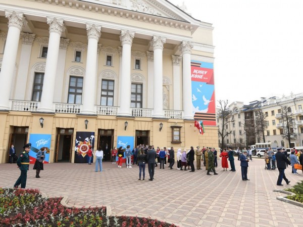 Рустам Минниханов вручил награды погибших участников Великой Отечественной войны их родственникам