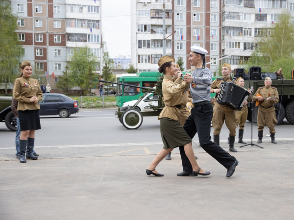 В честь предстоящего Дня Победы по казанским улицам проехалась военная техника В честь предстоящего Дня Победы по казанским улицам проехалась военная техника