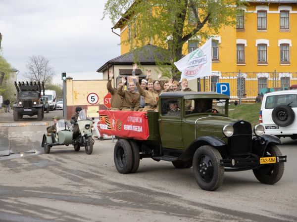 В честь предстоящего Дня Победы по казанским улицам проехалась военная техника В честь предстоящего Дня Победы по казанским улицам проехалась военная техника