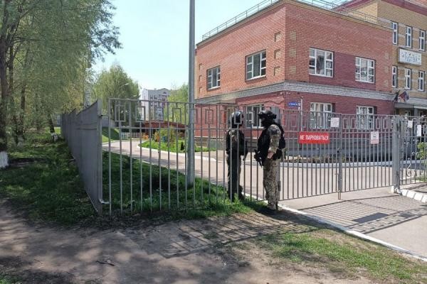 &laquo;Он как будто больной, ненормальный&raquo;: соседи виновника трагедии в казанской школе считали его скромным и странным