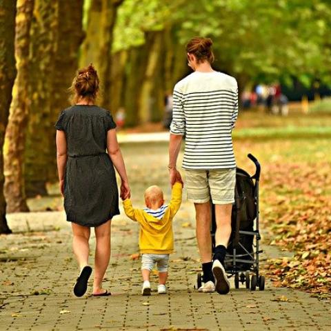 Госдума приняла поправки о мерах поддержки семей с детьми