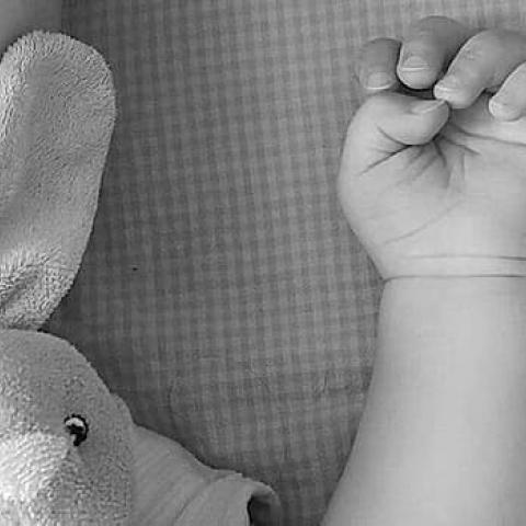 &laquo;Хотел, чтобы она не плакала&raquo;: В Уфе пьяный мужчина избил шестимесячную дочку