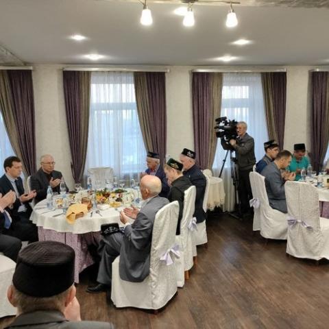 В Казани почтили память легендарного татарского певца Рашита Вагапова