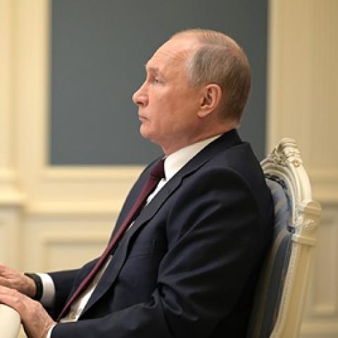 Путин после ЧП в Казани поручил внедрить единый подход к охране школ