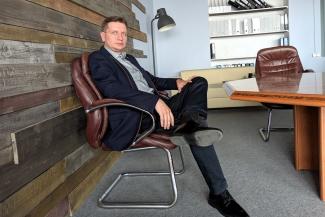 &laquo;И так будет с каждым, кто покусится!&raquo;: тамада из Казани выбивает деньги из российских поп-звезд за песню про Путина