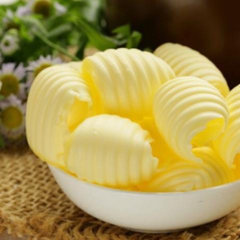 С какого возраста можно давать сливочное масло ребенку?