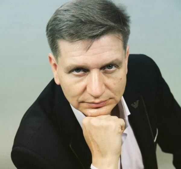 &laquo;И так будет с каждым, кто покусится!&raquo;: тамада из Казани выбивает деньги из российских поп-звезд за песню про Путина