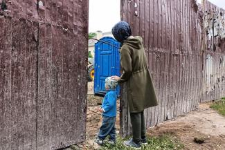 &laquo;Раскурочили на глазах у детей!&raquo;: жители казанского поселка винят в сносе детской площадки &laquo;удащливых&raquo;