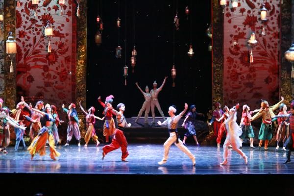 Какая такая восточная любовь?.. Шахерезада и царевна Будур усладили зрителей Нуриевского в Казани