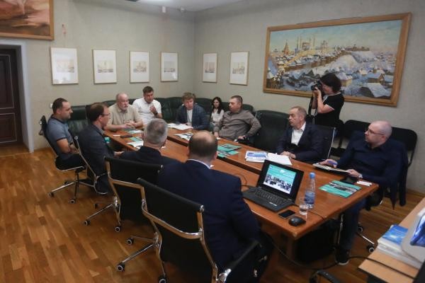 Дешево и сердито: казанских застройщиков призвали обеспечить жильцов парковками-«этажерками» и «каруселями» Дешево и сердито: казанских застройщиков призвали обеспечить жильцов парковками-«этажерками» и «каруселями»