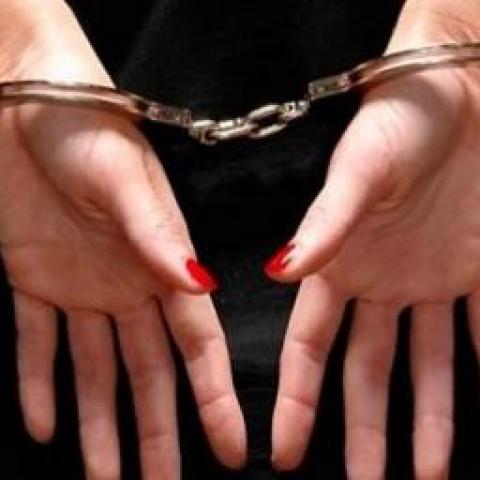 На молодую жену депутата завели уголовное дело за действия сексуального характера с детьми На молодую жену депутата завели уголовное дело за действия сексуального характера с детьми