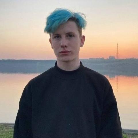 Синий диплом для синих волос: выпускнику занизили оценку на защите диплома