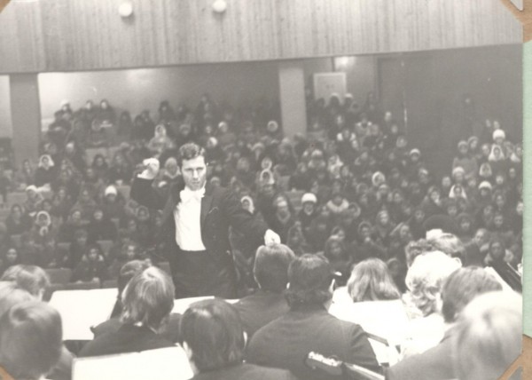 4 июля основателю и дирижеру оркестра Анатолию Шутикову исполняется 75 лет (УНИКАЛЬНЫЕ ФОТОГРАФИИ) 4 июля основателю и дирижеру оркестра Анатолию Шутикову исполняется 75 лет (УНИКАЛЬНЫЕ ФОТОГРАФИИ)